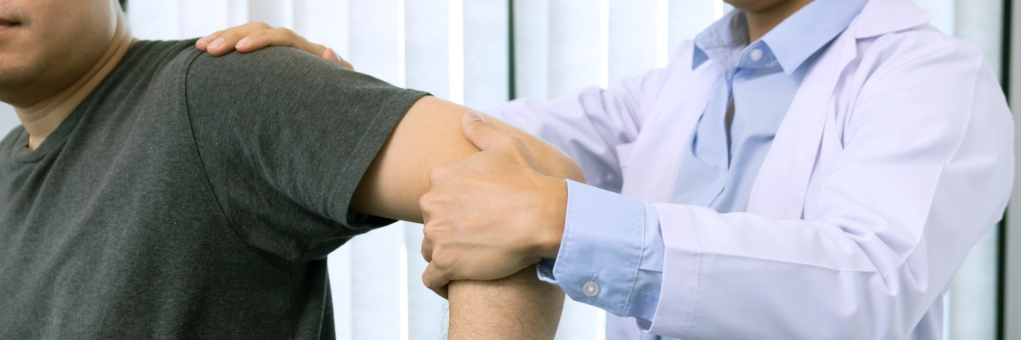 Physical therapists press to the patient shoulder check for pain.